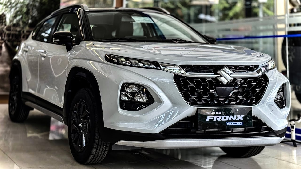 Design and Exterior: Attractive and Modern Look The Fronx's design has already been a favorite among young buyers – with its coupe-style SUV look, sloping roofline, bold grille, and LED headlights. The 2026 hybrid version, with its facelift updates, makes it even more appealing. The new front grille is more aggressive, and the new LED DRLs and revised bumper give it a premium touch. The side profile features new 16-inch alloy wheels, chrome accents, and dual-tone color options. At the rear, the connected LED taillights and sporty diffuser give it a distinctive presence on the road. Overall, this car looks premium even while driving around the city, like a luxury crossover!